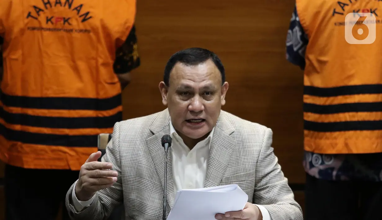 Ketua Komisi Pemberantasan Korupsi (KPK), Firli Bahuri saat rilis penetapan penahanan Mukti Agung Wibowo sebagai tersangka jual-beli jabatan di lingkungan Pemkab Pemalang tahun 2021-2022 di Gedung KPK, Jakarta, Jumat (12/8/2022). Mukti Agung Wibowo ditangkap KPK bersama 33 orang lainnya di kawasan Jakarta Selatan. (Liputan6.com/Helmi Fithriansyah)
