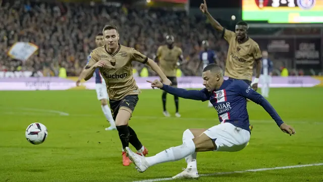 Foto: Tanpa Messi dan Neymar, PSG Dipecundangi Lens dan Telan Kekalahan Perdana di Liga Prancis Musim Ini