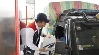Harai Pelanggan Nasional,&nbsp;PT Hutama Karya (Persero) membagikan ribuan cenderamata secara gratis kepada pengguna jalan tol di Jalan Tol Trans Sumatera (JTTS)