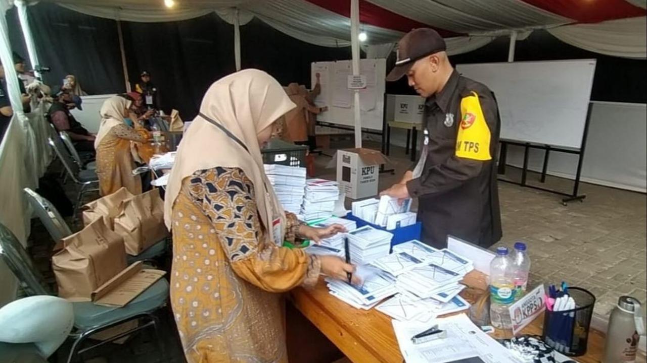 Karena khawatir ketidaksesuaian data tersebut tertuju pada PPK Tapos, akhirnya mereka mengumpulkan kembali saksi-saksi untuk disinkronkan kembali sesuai pleno di tingkat TPS.&nbsp;
