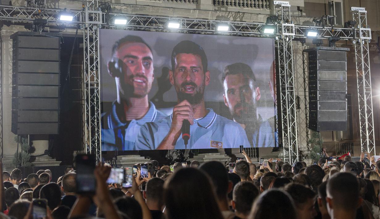 Petenis Serbia, Novak Djokovic memberikan sambutan saat acara di ibu kota Belgrade, Serbia, 12 September 2023 waktu setempat. (AP Photo/Marko Drobnjakovic)