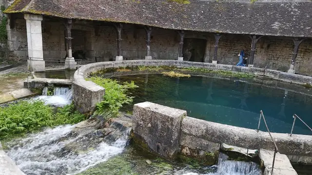 6 Potret Fosse Dionne, Mata Air Misterius yang Tak Memiliki Dasar