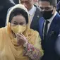 Rosmah Mansor, istri mantan Perdana Menteri Malaysia Najib Razak, tiba di Pengadilan Tinggi Kuala Lumpur di Kuala Lumpur, Kamis (1/9/2022). Vonis terhadap istri mantan PM Malaysia itu akan dibacakan pada hari ini. (AP Photo/Vincent Thian)