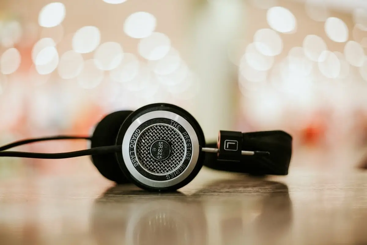 Waspadai, 8 Bahaya Memakai Earphone Terlalu Lama
