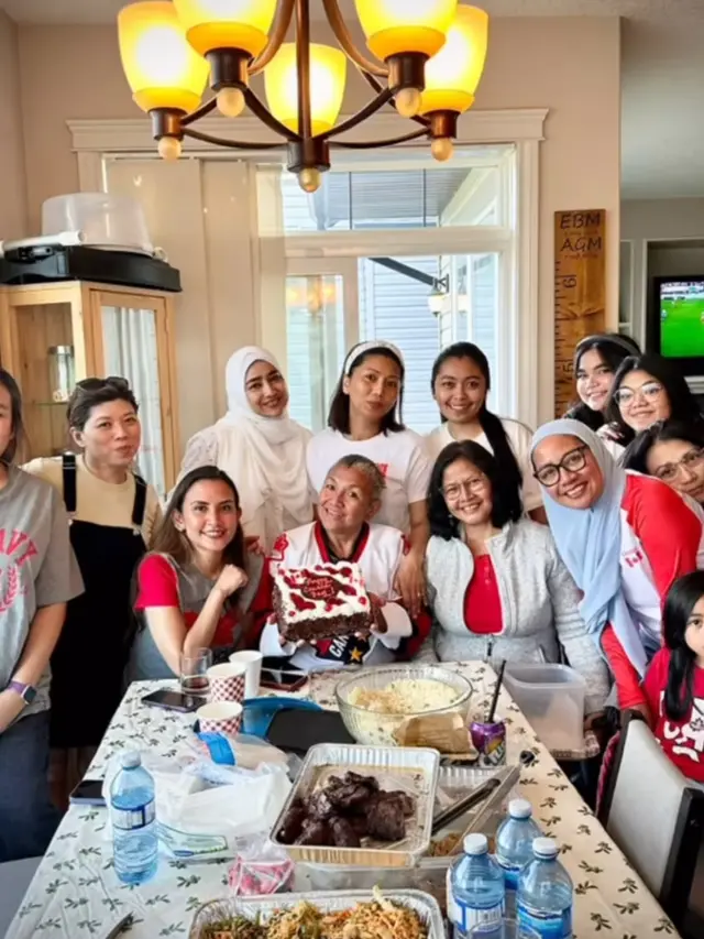 Cindy Fatikasari Rayakan Hari Kanada