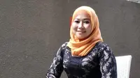 Bunda Cindy alias Bucin, pelaku UMKM kuliner bakso khas Solo-Wonogiri di Surabaya. (Istimewa).