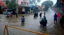 Badai Michaung diperkirakan menyapu kawasan pantai di negara bagian selatan India, Andhra Pradesh pada Selasa pagi, menurut badan cuaca negara, dengan angin berkecepatan tetap 90-100 km per jam, dan angin kencang mencapai 110 km per jam. (AP Photo)