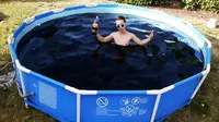 Pria Ini Wujudkan Obsesi Buat Kolam Air Soda (sumber. Lostateminor.com)