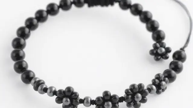 Model Gelang Bunga Hitam