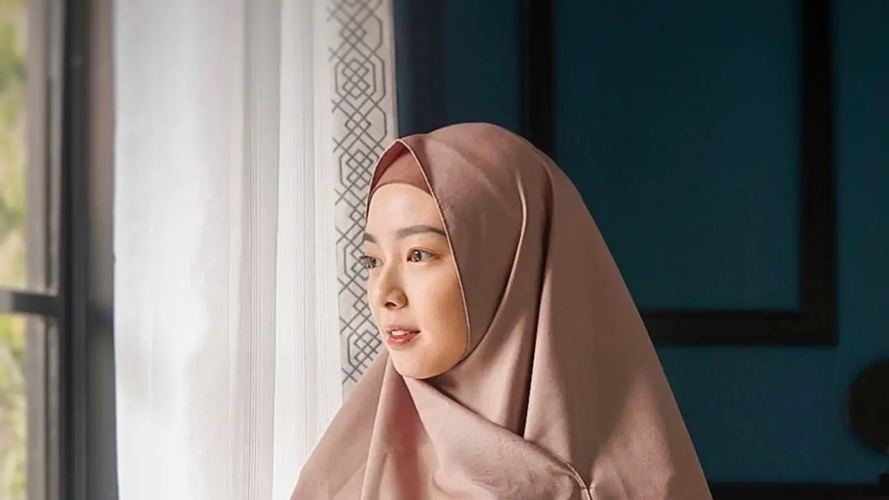 Jalani Ramadan Pertama Begini Cantiknya Lindswell Kwok Berhijab Syar'i