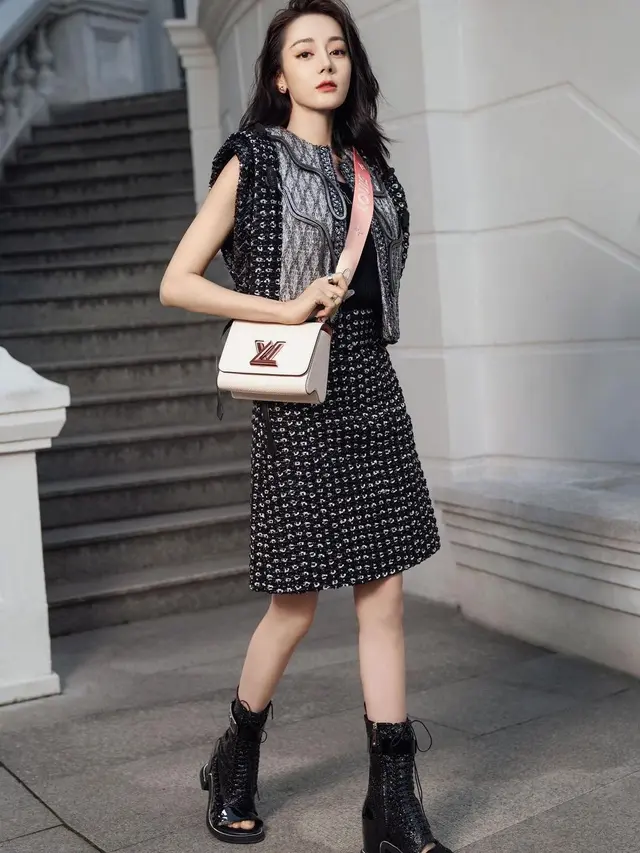 Potret Feminin Dilraba Dilmurat dalam Balutan Busana dari Louis Vuitton