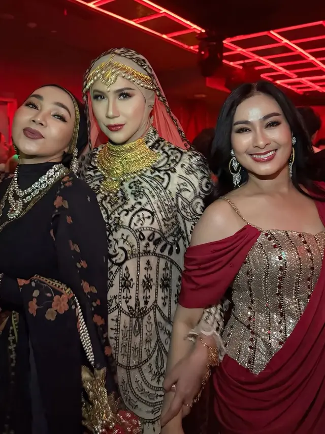 Deretan Artis Lawas yang Tampil Glamor dengan Lehenga di Diwali Night, dari Marini Zumarnis hingga Diana Pungky
