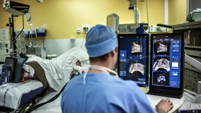 [FOTO] Di Perancis Operasi Prostat Pakai Robot