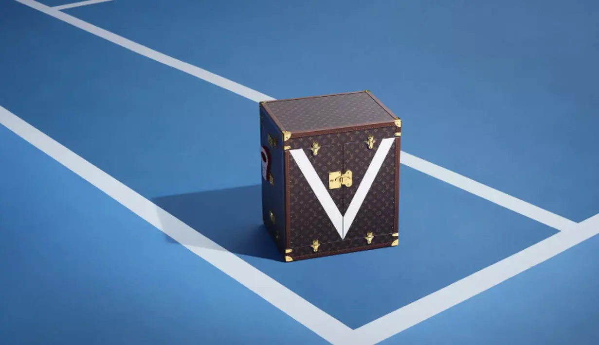 Momen presentasi ini menjadi sorotan utama, memperlihatkan bagaimana olahraga kelas dunia dapat berpadu dengan fashion dan budaya global. Kolaborasi antara BamBam, Jennifer Capriati, dan Louis Vuitton menghadirkan narasi tentang warisan, prestise, dan perayaan atas pencapaian luar biasa di Australian Open Women’s Final.