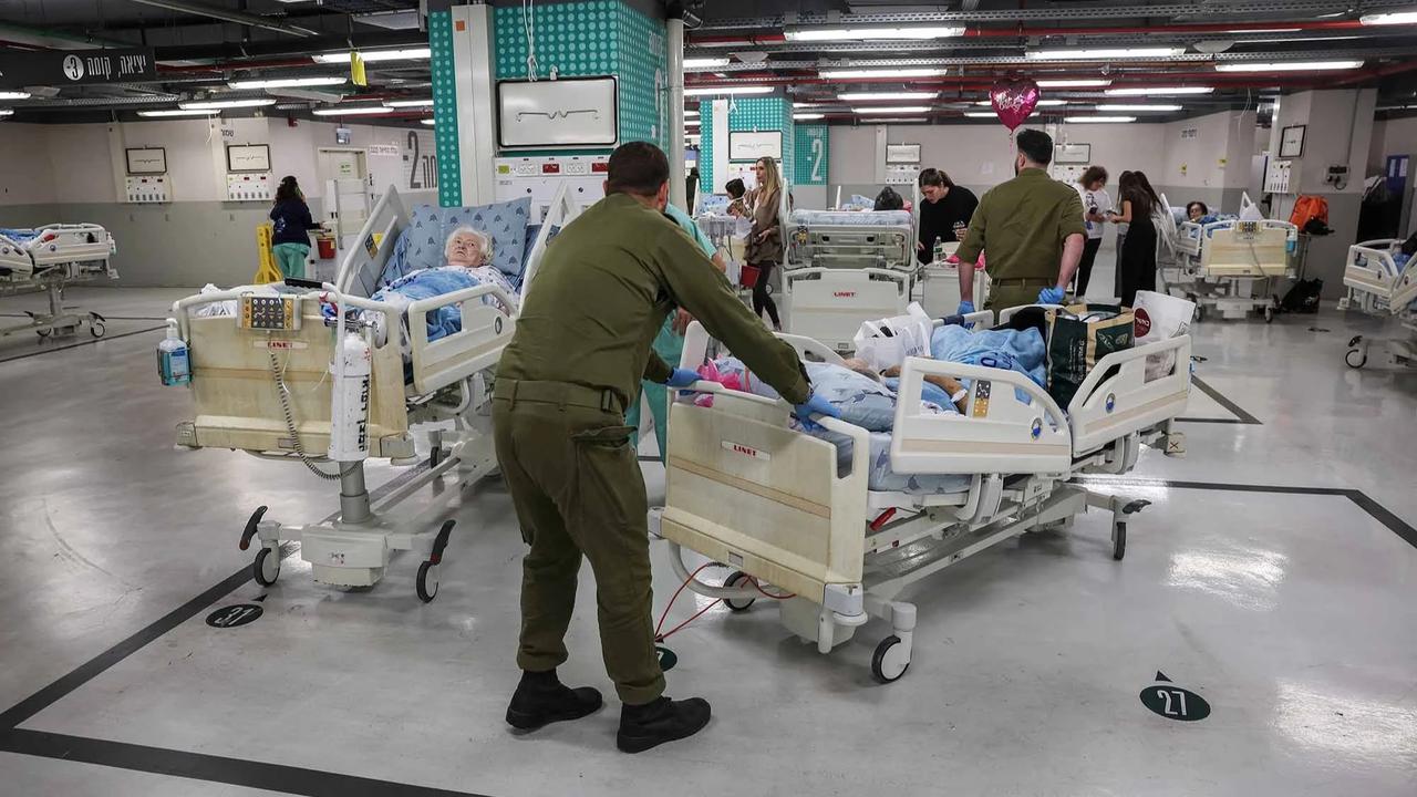 FOTO: Kepanikan Warga Israel Usai Sirene Serangan Iran Menggema