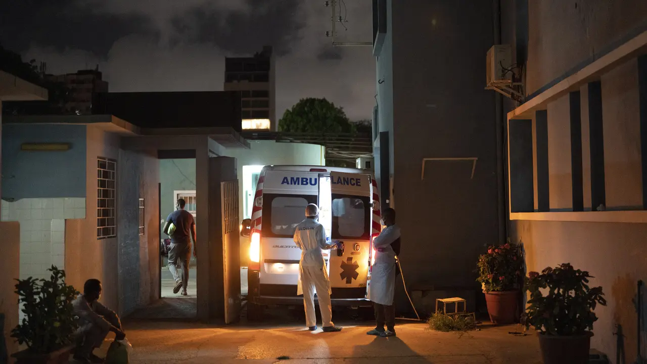 FOTO: Tim Ambulans Senegal Berjuang di Tengah Gelombang Ketiga Covid-19