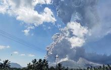 Penampakan Dasyatnya Letusan Gunung Lewotobi Laki-laki, Kolom Abu Capai 18.000 Meter