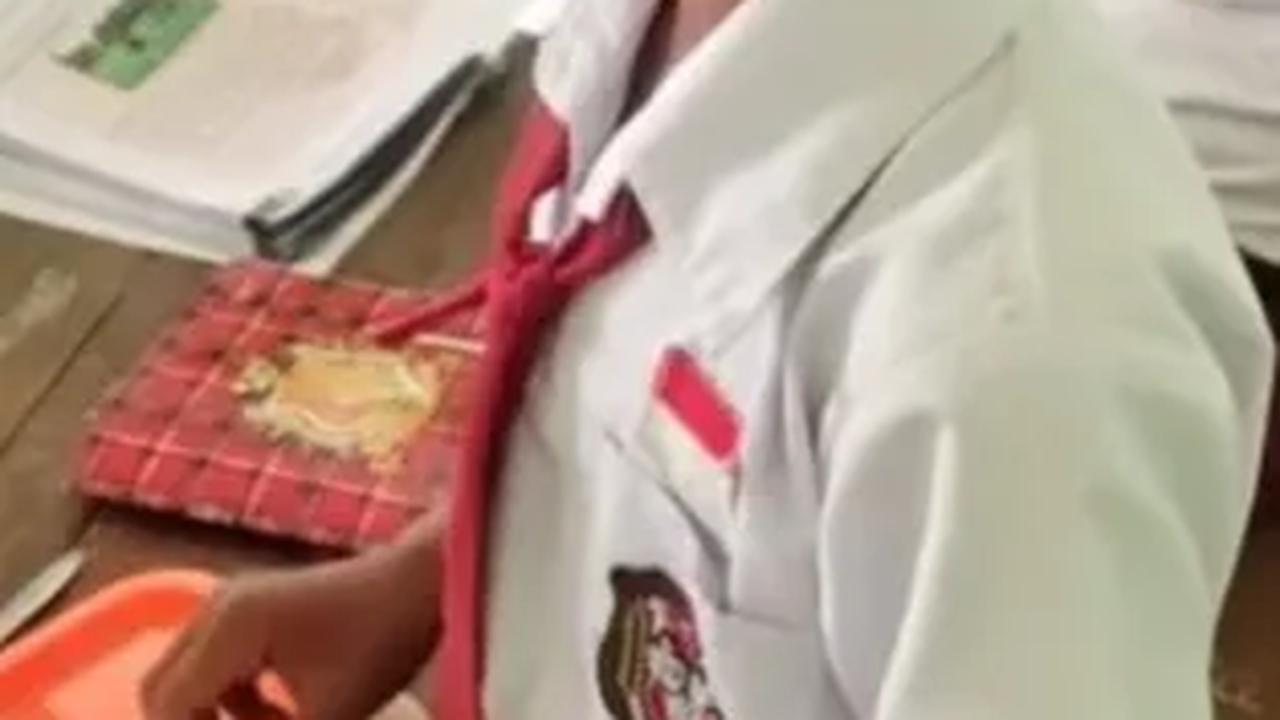 Viral Anak SD Bawa Bekal Nasi Lauknya Ulat, Komentar Guru dan Teman-Temannya Nyelekit Banget Sampai jadi Omongan
