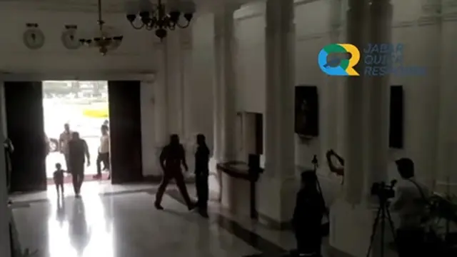6 Potret Ridwan Kamil Kembali Bertugas di Hari Pertama Sebagai Gubernur, Gendong Arka