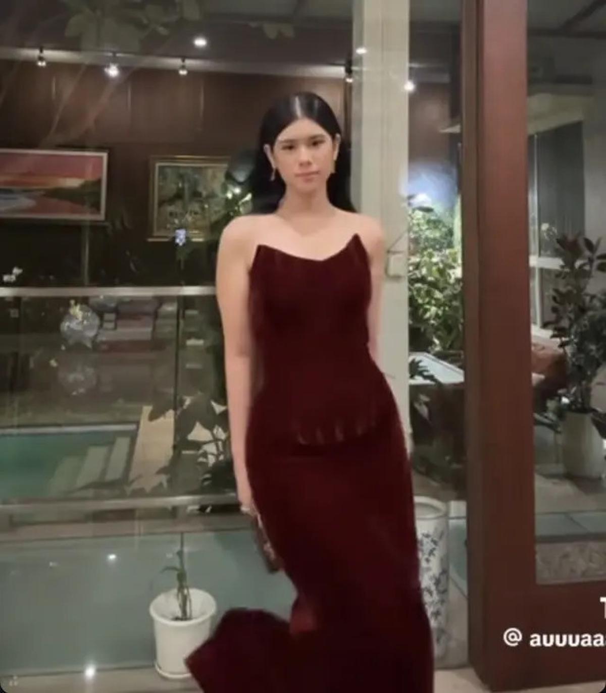 Pesona Almira Putri Annisa Pohan saat Hadir Prom Night Dipulas Makeup Natural dengan Atasan Bustier yang On Point