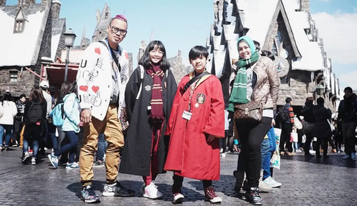 Uya Kuya dan Astrid memberikan pengertian dampak buruk narkoba sejak kecil agar tidak tabu. Astrid menambahkan, bahwa tidak mengekang pada anak-anaknya. Beruntung Cinta dan Nino tahu tanggung jawabnya. Kapan main dan kapan belajar.(Instagram/king_uyakuya)