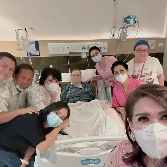 Potret Ayah Baim Wong Dirawat di RS, Dijenguk Para Sahabat (instagram/baimwong)