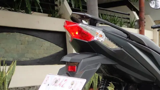 Ladies, Hindari 3 Perilaku Buruk Ini Saat Naik Motor