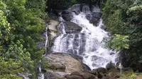 Potret Air Terjun Sirin Punti di Kabupaten Sekadau, Provinsi Kalimantan Barat. (dok. sekadaukab.go.id)