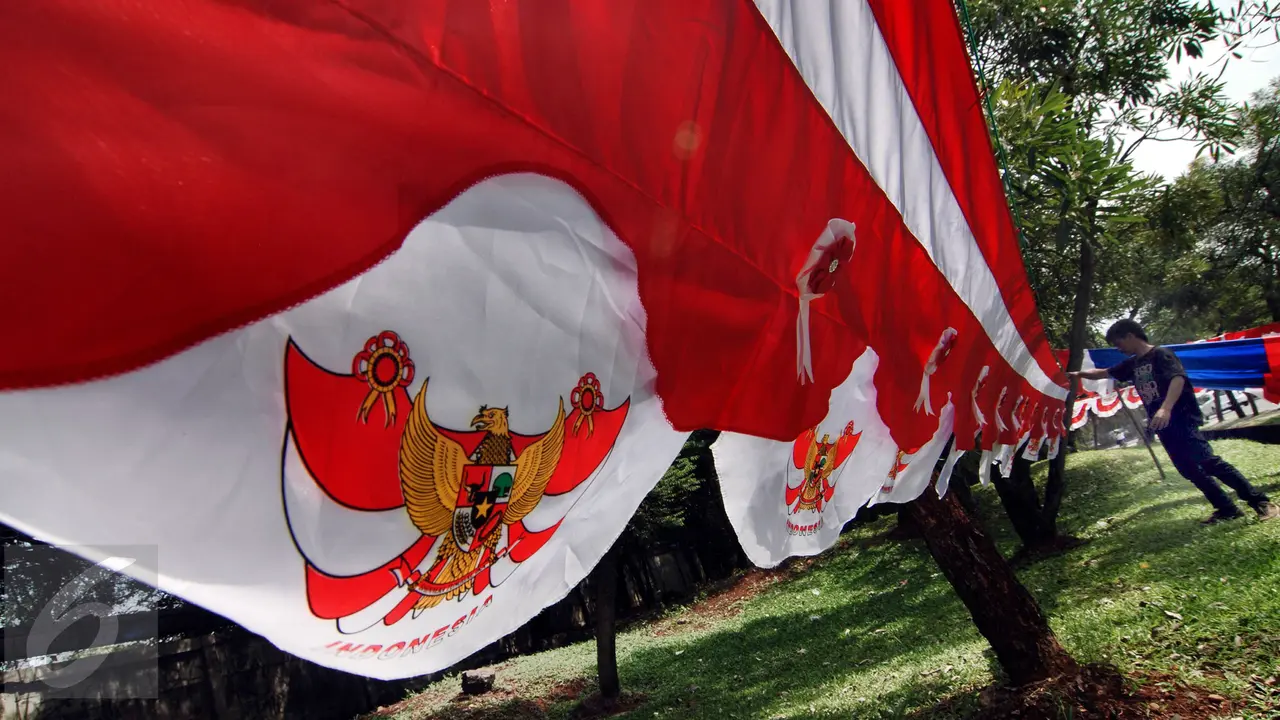 20150804-Awal Agustus, Pedagang Bendera Musiman Mulai Ramai-Jakarta