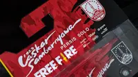 Pendukung Persis Bagikan Papercraft Bus Gratis di Stadion Manahan Solo