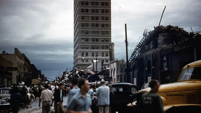 suasana pasca terjadinya Tornado Waco. (wacohistory.org)