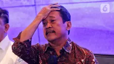 Ekspresi Menteri Kelautan dan Perikanan Sakti Wahyu Trenggono saat menyampaikan keterangan terkait kebijakan Presiden Joko Widodo atau Jokowi yang kembali mengizinkan ekspor pasir laut di Gedung KKP, Jakarta, Rabu (31/5/2023). (Liputan6.com/Angga Yuniar)