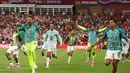 Penyerang Portugal bernomor Cristiano Ronaldo b ersama rekan sau timnya usai , pertandingan babak 32 besar Piala Dunia 2026 antara Portugal dan Kroasia di Stadion Toronto, Toronto, Kamis, (02/07/2026).. (AFP/ Cole Burston)