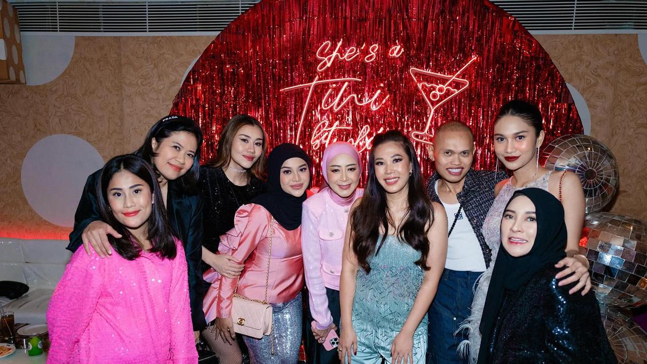 Gaya Seleb yang Hadir di Ultah Marlene Hariman, Aurel Hermansyah Curi Perhatian - Azizah Salsha Paling Disorot