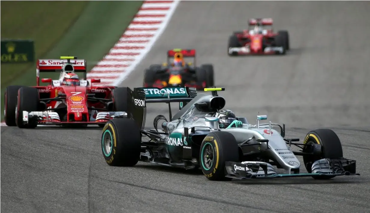 Pebalap Mercedes, Nico Rosberg, berhasil finis kedua dalam balapan F1 GP Amerika Serikat di Sirkuit Americas, Austin, Senin (24/10/2016) dini hari WIB. (Reuters/Adrees Latif)