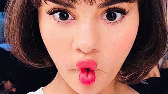  Potongan  Rambut  Terbaru  Selena Gomez Membuatnya Semakin 