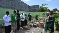 Harlah PPP ke - 50, DPW PPP Jatim beserta banom bersilaturahmi ke keluarga dan ziarah ke makam tokoh serta pejuang partai. (Istimewa).