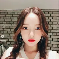 Goo Hara (Instagram @koohara__)