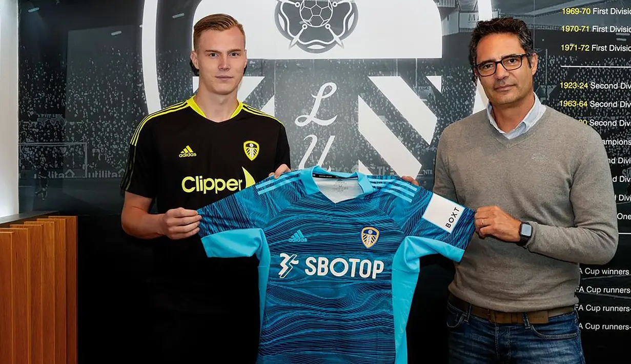 Kristoffer Klaesson. Kiper berusia 21 tahun ini kini tengah menjalani musim kedua bersama Leeds United di Liga Inggris. Ia didatangkan pada awal musim 2021/2022 dari Valerenga dengan nilai transfer 2 juta euro dan masih terikat kontrak hingga Juni 2025. Ia diplot sebagai kiper kedua untuk melapis Illan Meslier sebagai penjaga gawang utama. Musim ini ia sama sekali belum dimainkan. Bersama Timnas Norwegia ia belum melakukan debut bersama timnas senior, sementara bersama Timnas U-21 ia telah mengoleksi 14 caps sejak melakukan debut pada 10 September 2019. (leedsunited.com)