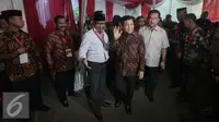 Ketua Umum Golkar Setya Novanto menghadiri Haul mantan Ketua MPR Taufiq Kiemas, Jakarta, Rabu (8/6). Haul yang dilaksanakan tertutup untuk wartawan tersebut dihadiri sejumlah menteri dan pejabat tinggi.(Liputan6.com/Faizal Fanani)