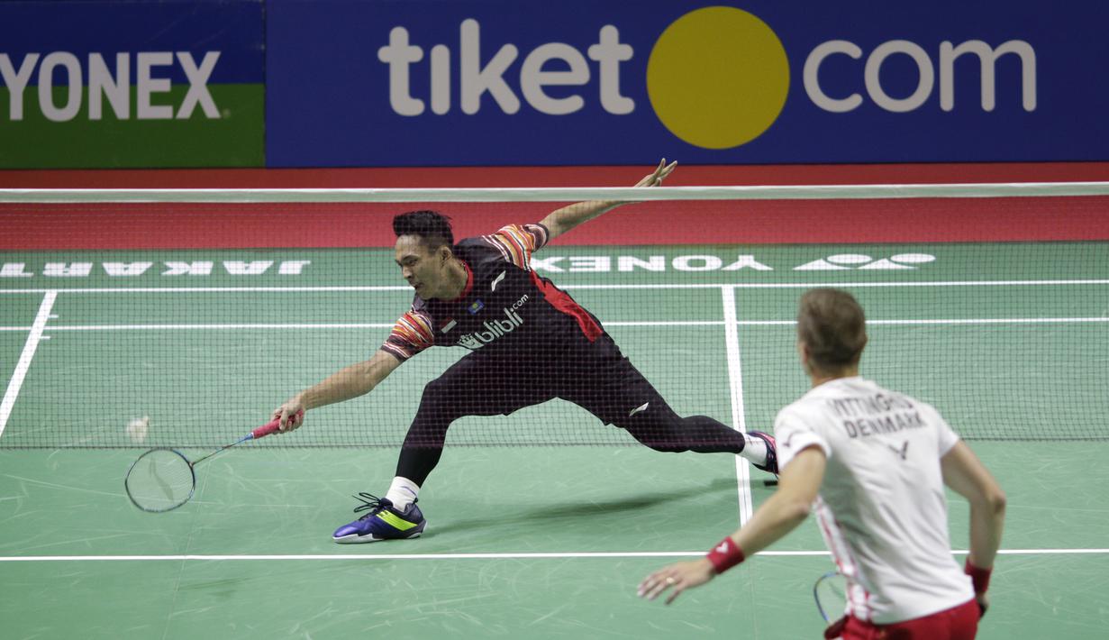 Tunggal putra Indonesia, Jonatan Christie, saat melawan wakil Denmark, Hans-Kristian Solberg Vittinghus, pada Indonesia Open 2019 di Istora, Jakarta, Kamis (18/7). Jonatan menang 22-20, 21-13. (Bola.com/M Iqbal Ichsan)
