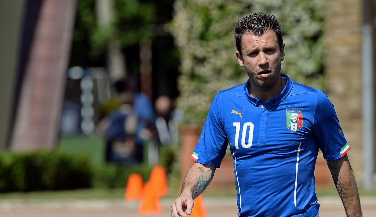 8. Antonio Cassano - Dianggap sebagai pemain masa depan Italia saat tampil apik membela Bari. Namanya kian mencuat usai mampu tampil impresif saat berseragam AS Roma. (AFP/Filippo Monteforte)