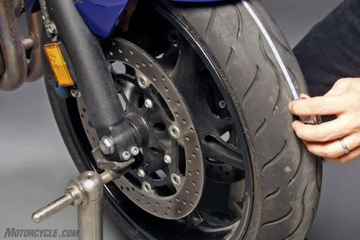 Beda Merek dan Bentuk Ban Pengaruhi Handling Sepeda Motor