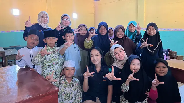 KAI Logistik menghadirkan akses internet ke sekolah-sekolah di wilayah yang masih terbatas konektivitasnya (dok: KALOG)