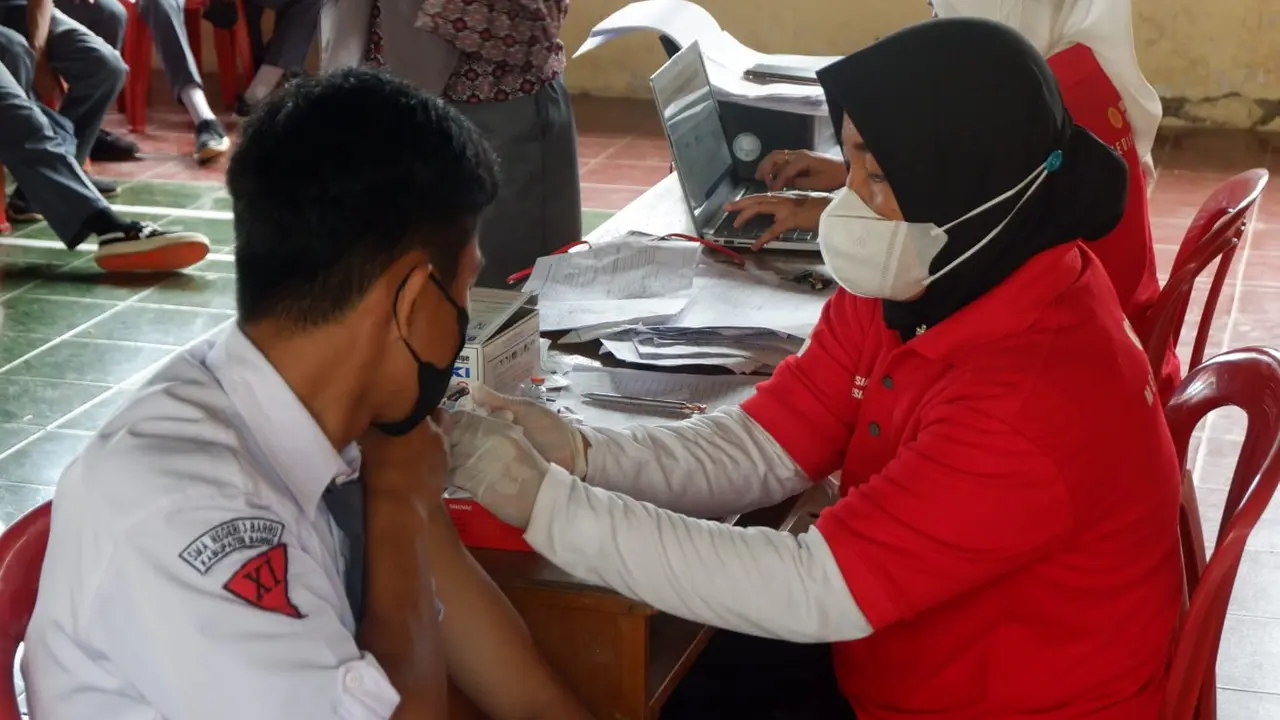 Vaksinasi massa untuk pelajar dan masyarakat Sulsel. (Istimewa)