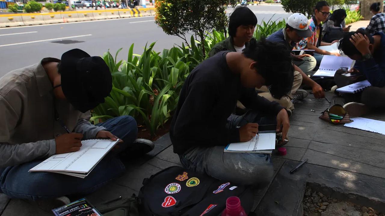 Para mahasiswa di FSRD IKJ ini dibimbing oleh para pengajar (dosen) yang berkualitas standar Dikti Kemdikbud RI yang berstandar kompetensi mumpuni.