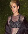 Selama ini Katy Perry selalu tampil memukau dan ceria di hadapan publik. Namun siapa sangka di balik keceriaannya itu, ternyata Katy pernah mengalami kejadian yang hampir merenggut nyawanya. (Instagram/katyperry)