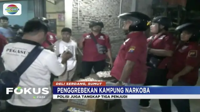 Polsek Pancur Batu gerebek perkampungan di Deli Serdang, Sumatera Utara, yang menjadi sarang peredaran narkoba dan perjudian.