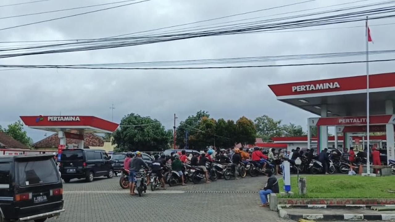 Nestapa Warga Jember Berburu BBM hingga Banyuwangi karena Saking Langkanya