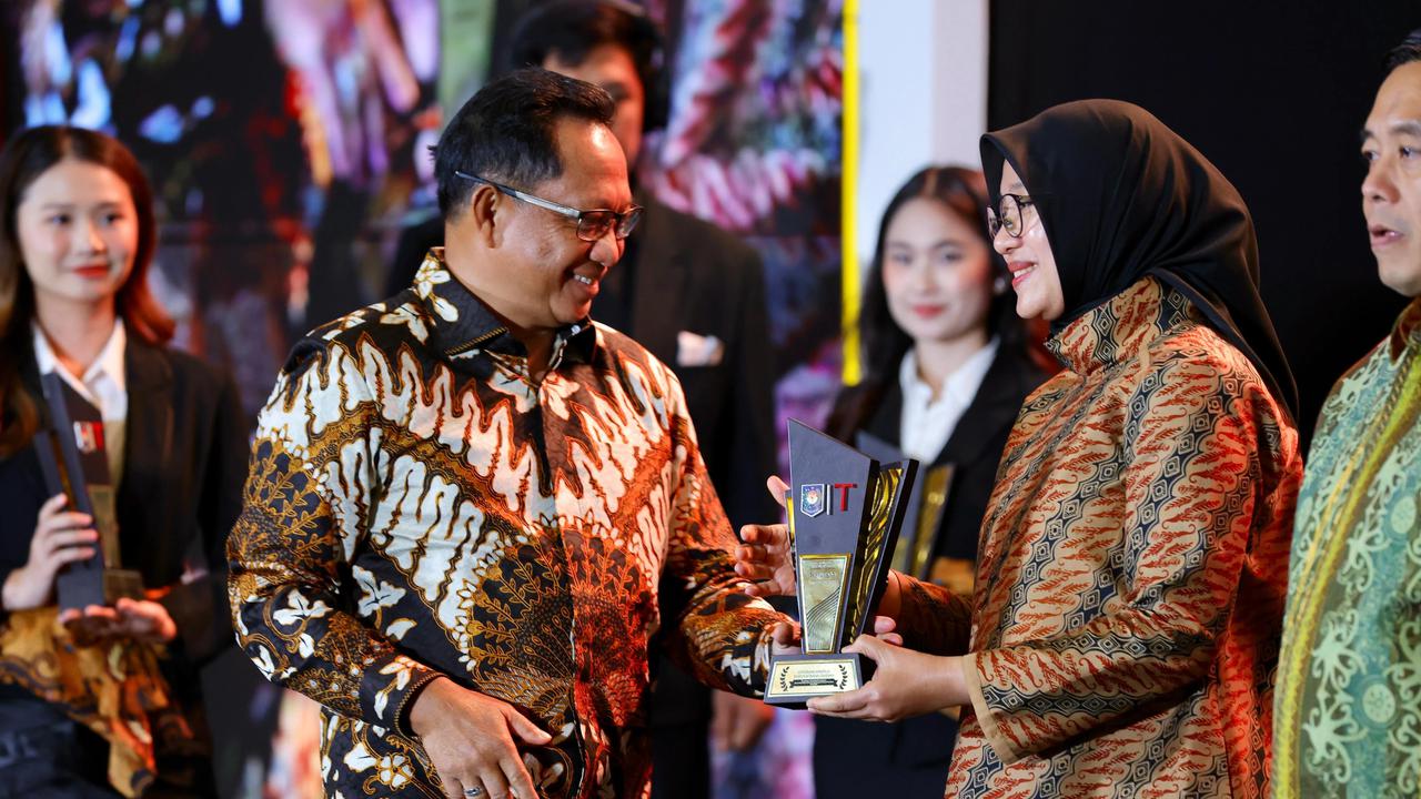 Kementerian Dalam Negeri menganugerahkan Pemerintah Kabupaten Banyuwangi penghargaan atas tata kelola penyelenggaraan pemerintahan daerah terbaik.